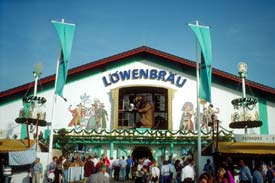 L�wenbr�u tent at Munich Oktoberfest