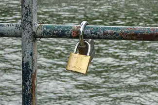 Love padlocks on Île aux Cygnes