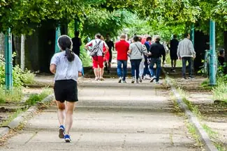 Runners on Île aux Cygnes