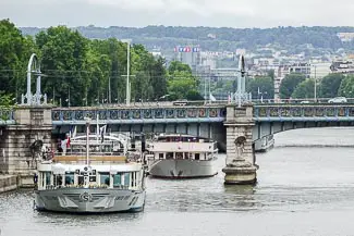 View of river vessels from Île aux Cygnes