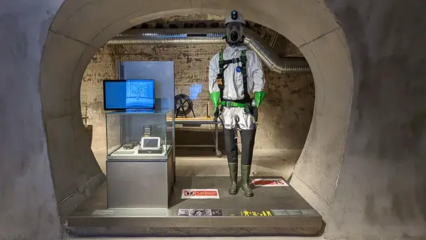 Mus�e des �gouts de Paris exhibit of sewer worker in protective clothing.