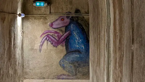 Rat mural in Mus�e des �gouts de Paris.