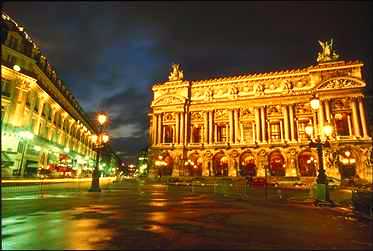 Place de l'Op�ra and Palais Garnier at night