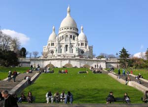 Sacr�-Coeur and lawns
