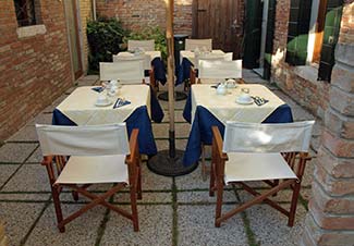 Alloggi Marinella breakfast patio