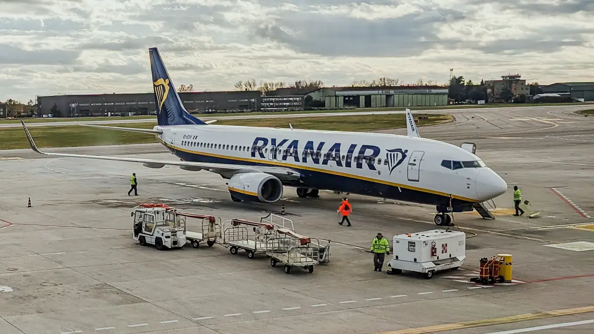 A Ryanair 737 prepares to depart from Treviso Airport (TSF).
