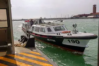 ACTV 4.1 motoscafo at Certosa